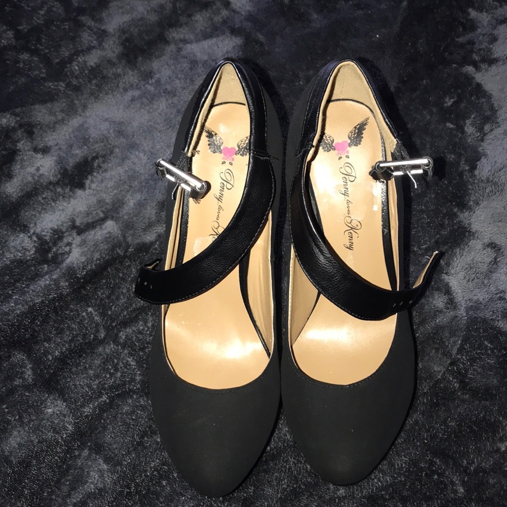 Women’s Black platform shoes NWOT